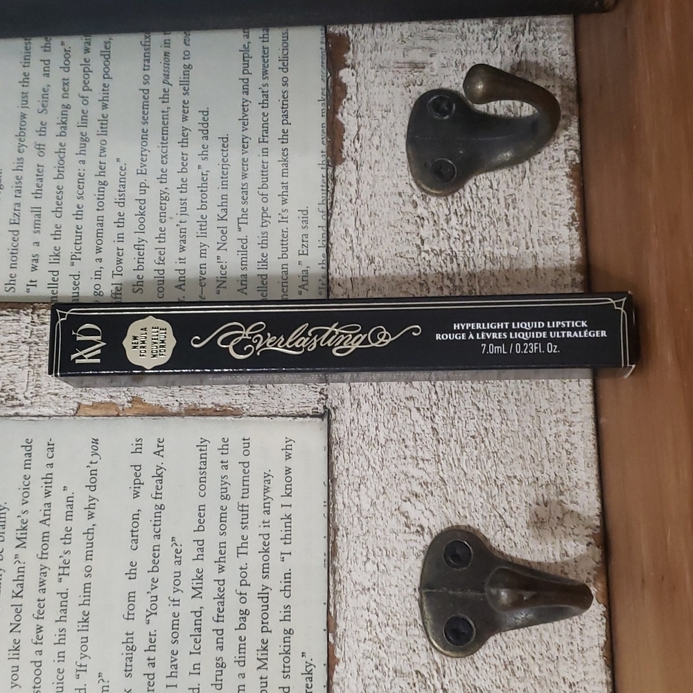 Kat Von D Hyperlight Everlasting Liquid Lipstick in Baneberry 60